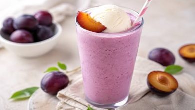 طرز تهیه میلک‌شیک آلو با بستنی وانیلی؛ ساده و خوشمزه