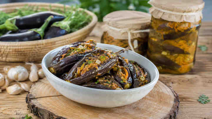 نکات و فوت‌وفن های طرز تهیه ترشی بادمجان شکم پر