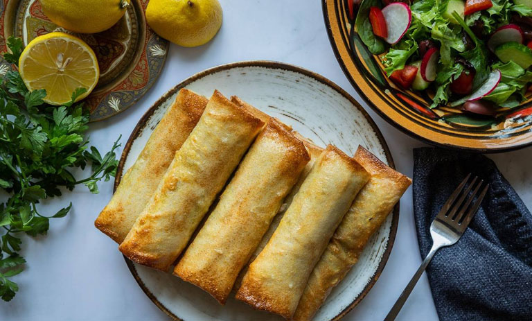 طرز تهیه بورک تن ماهی؛ میانوعده ترد و خوشمزه خانگی