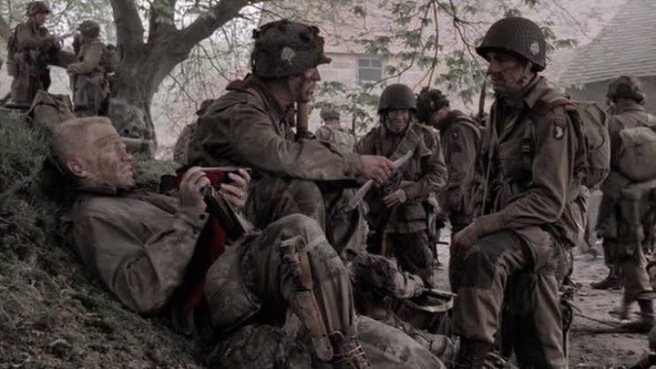 جوخه برادران (Band of Brothers) از مینی‌سریال‌های HBO که تک‌تک قسمت‌هایشان یک شاهکار هنری است