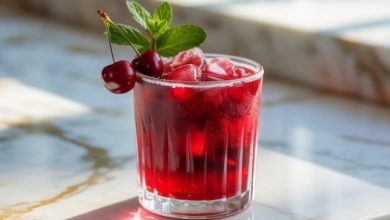 طرز تهیه آیس تی آلبالو؛ نوشیدنی خنک و تابستانی خانگی
