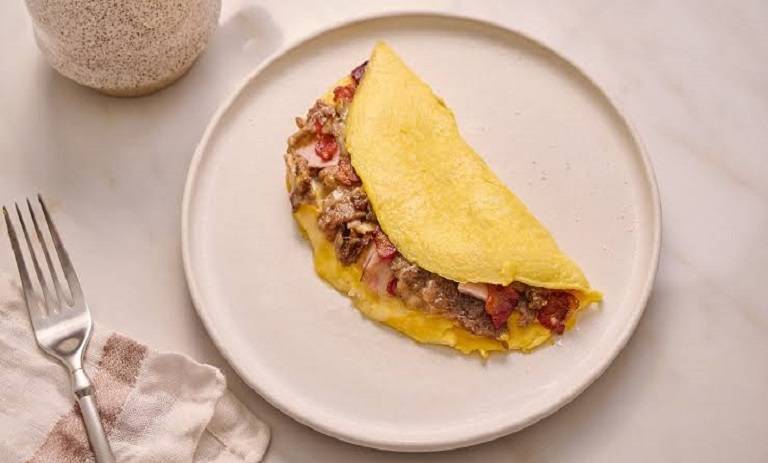 طرز تهیه املت گوشت؛ صبحانه‌ای مقوی با طعم متفاوت