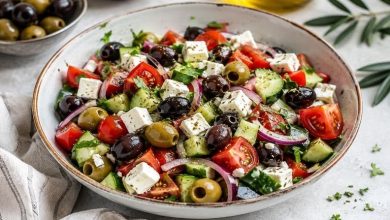 طرز تهیه سالاد زیتون و پنیر فتا؛ ساده و مدیترانهای