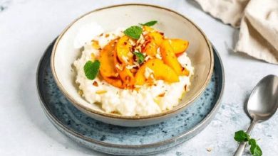 طرز تهیه پودینگ برنج با طعم هلو؛ دسر خوشعطر با طعم میوهای