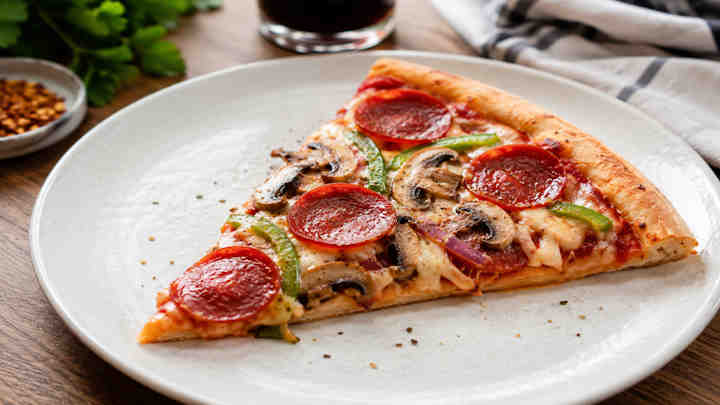 نکات و فوت‌وفن های طرز تهیه پیتزا پپرونی