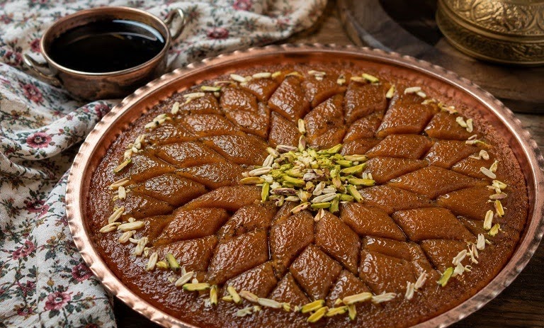 طرز تهیه حلوای شیره انگور به روش سنتی مادربزرگ‌ها
