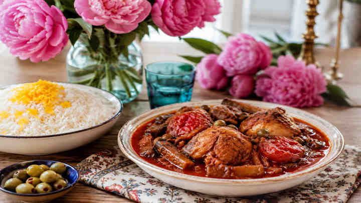 نکات و فوتوفن های طرز تهیه خورشت بادمجان با مرغ نکات و فوتوفن های طرز تهیه خورشت بادمجان با مرغ