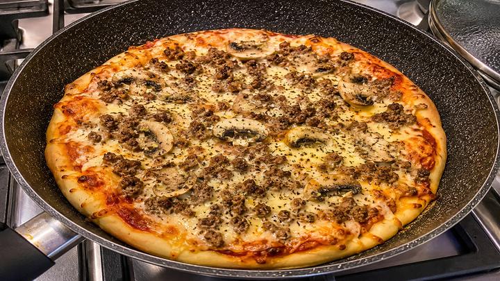 طرز تهیه پیتزا گوشت و قارچ در ماهیتابه