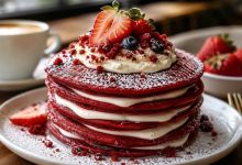 طرز تهیه پنکیک ردولوت؛ پنکیک قرمز و خوشمزه به سبک کافه‌ها