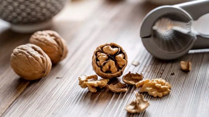 خواص گردو برای سالمندان