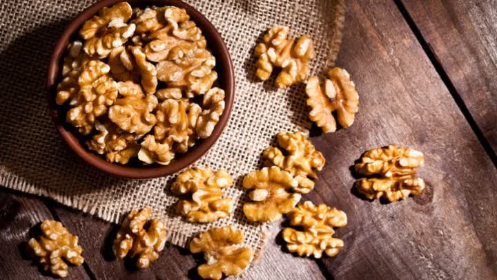 خشک کردن مغز گردوی تازه در آفتاب