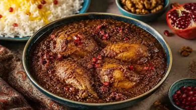 طرز تهیه فسنجان با مرغ مجلسی؛ جاافتاده و روغن‌انداخته