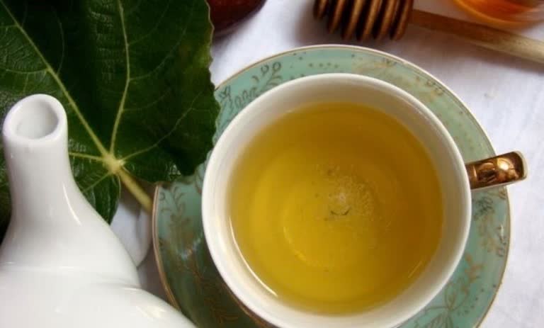 طرز تهیه چای برگ انجیر؛ روش دم کردن برگ تازه و خشک