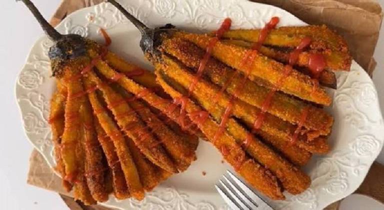 طرز تهیه بادمجان سوخاری؛ فینگرفود سریع و خوشمزه