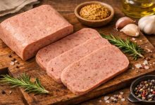 طرز تهیه کالباس مرغ خانگی؛ ساندویچ مدرسه‌ای سالم برای بچه‌ها