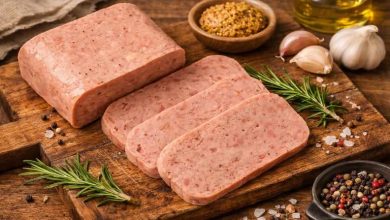 طرز تهیه کالباس مرغ خانگی؛ ساندویچ مدرسه‌ای سالم برای بچه‌ها
