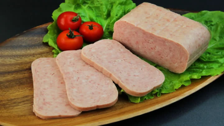 نکات مهم برای خوش‌طعم و بافت شدن کالباس مرغ خانگی