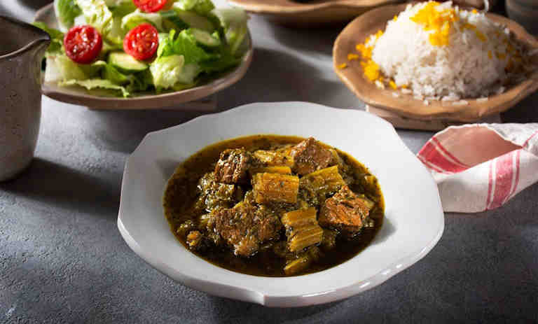 طرز تهیه خورشت کرفس مجلسی؛ خوشمزه و جاافتاده