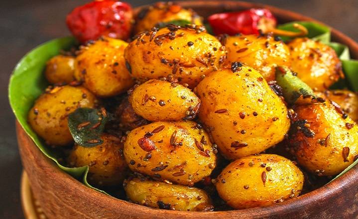 نکات و فوت‌وفن های طرز تهیه سیب‌زمینی سرخ کرده هندی