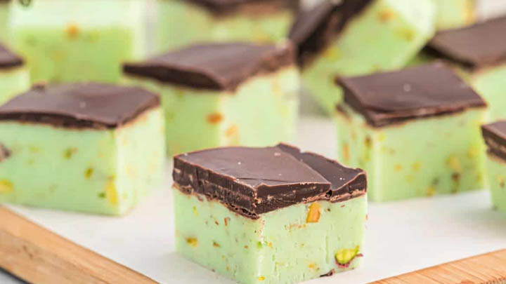 طرز تهیه فاج پسته با روکش شکلات تلخ