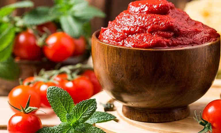 طرز تهیه رب گوجه فرنگی سنتی؛ فوت‌وفن جلوگیری از کپک و تیرگی