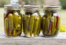 طرز تهیه ترشی بامیه؛ ۴ روش خوشمزه و متفاوت خانگی