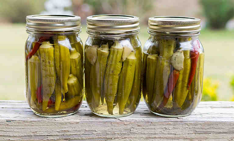 طرز تهیه ترشی بامیه؛ ۴ روش خوشمزه و متفاوت خانگی
