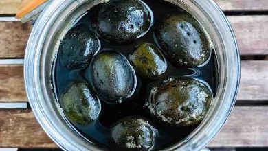 طرز تهیه ترشی گردو تازه؛ با پوست و بدون پوست بدون کپک