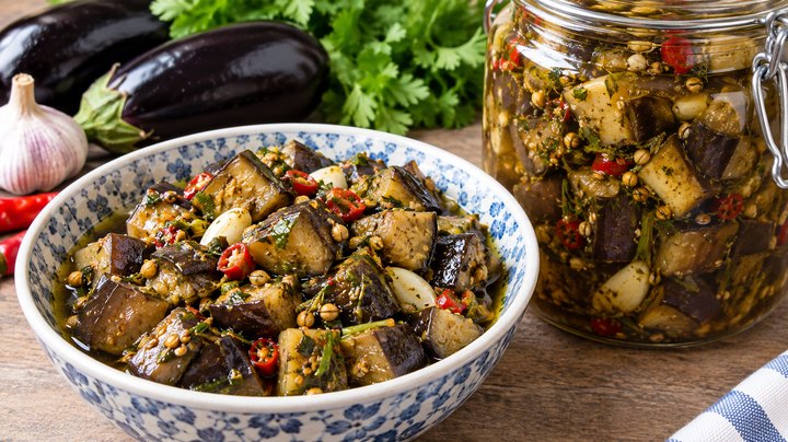 طرز تهیه ترشی بادمجان ساده با پوست؛ فوری و خوشمزه