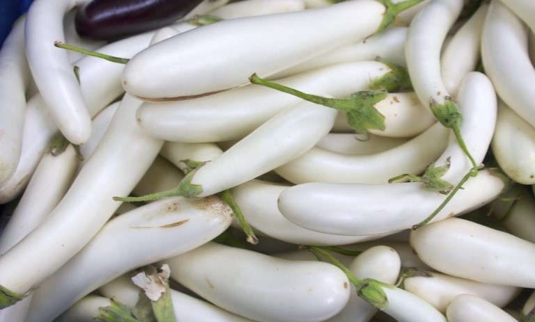 9 خواص شگفت‌انگیز بادمجان سفید؛ صیفی متفاوت و پرخاصیت